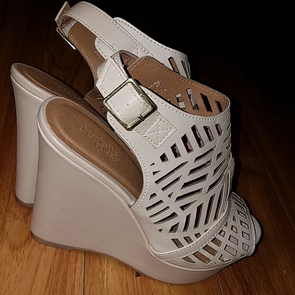 Charlotte Russe Cream Wedge Size 7 - Picture 2 of 7